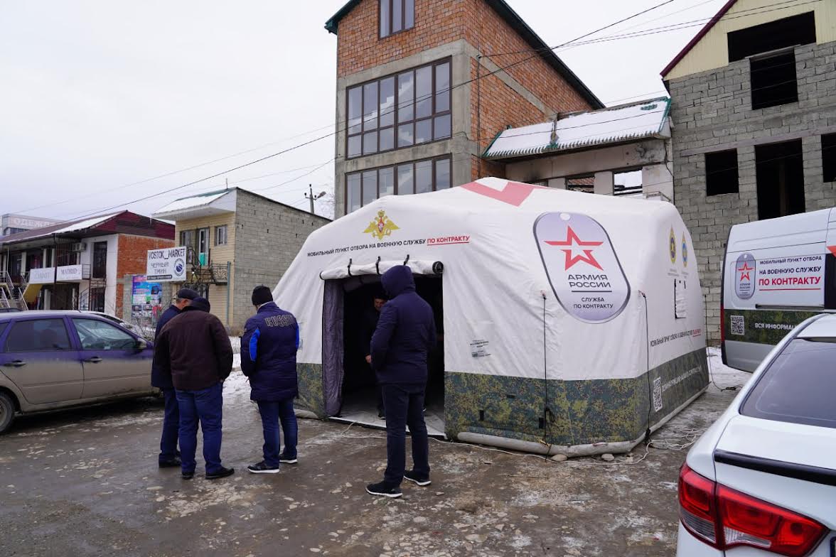 В Хасавюрте развернут мобильный пункт для отбора контрактников - Актуальное  - МирМол