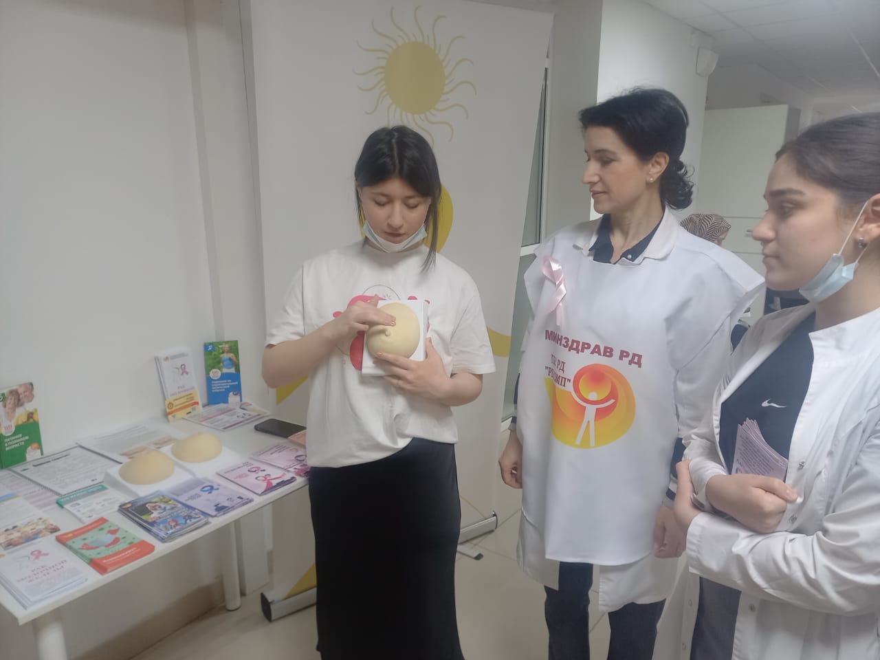 Сколько человек каждый день