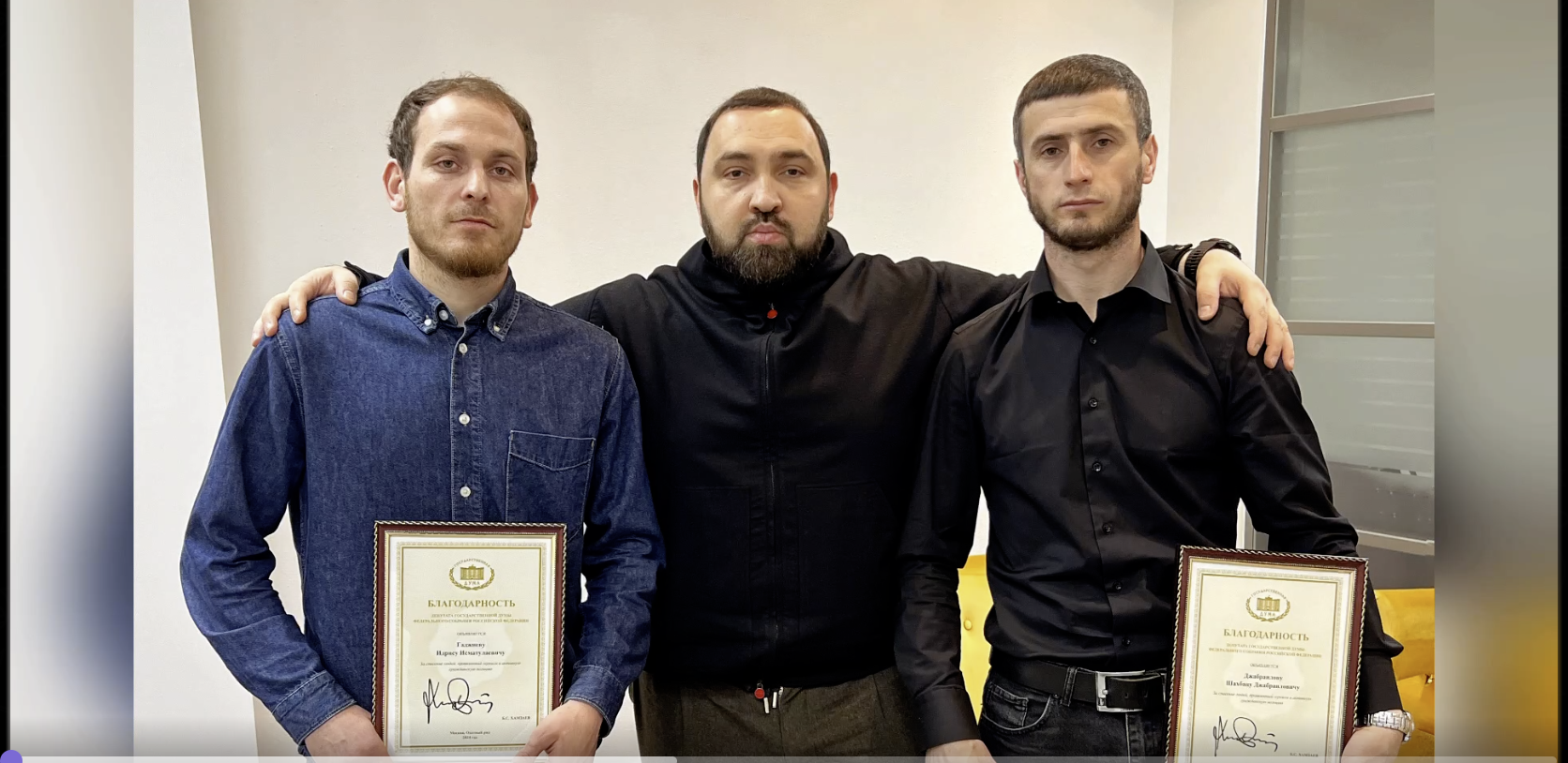 Герои, спасшие людей из тонущего автобуса в Санкт-Петербурге, будут награждены медалью МЧС России