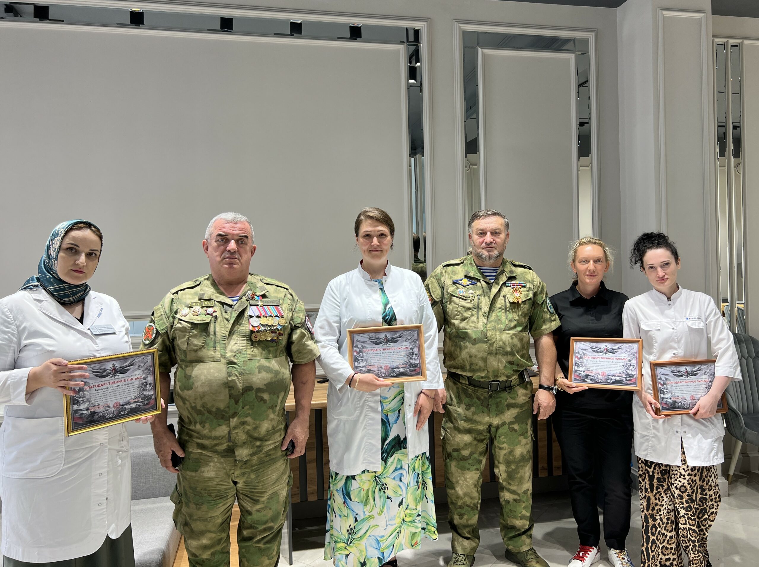Участники боевых действий наградили дагестанских врачей