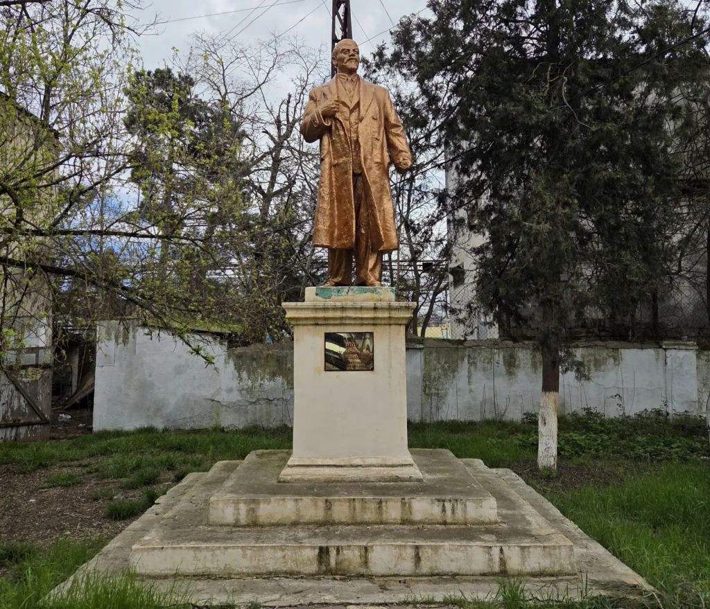 памятник Ленину в Мамедкале