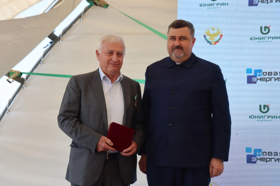 крупнейшую электростанцию