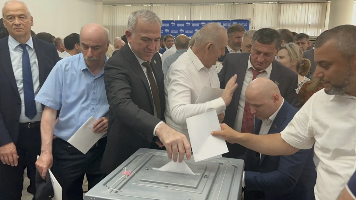 секретарем регионального отделения