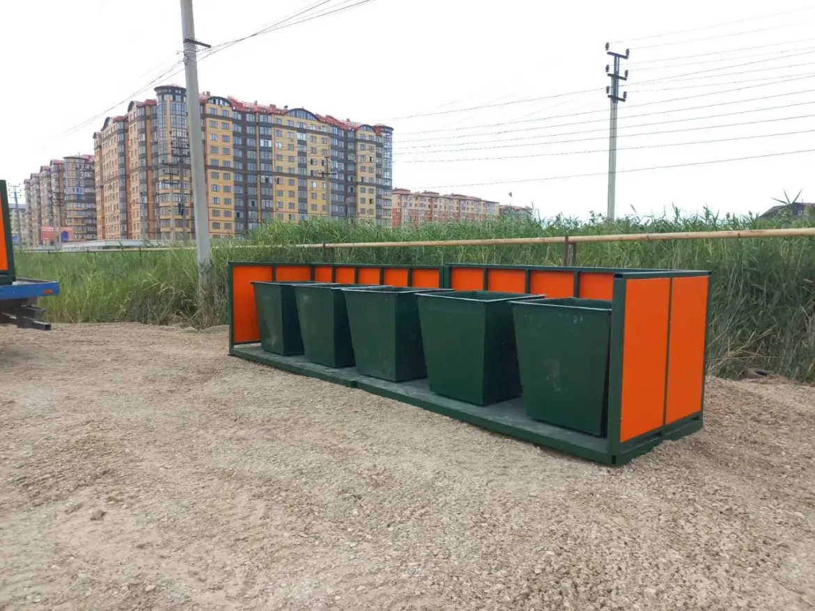 мусорные контейнеры