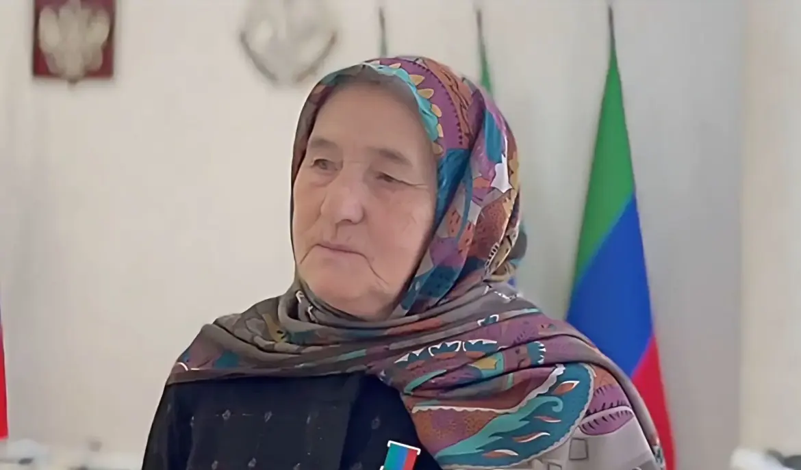 Жительница Дагестана получила звание «Мать-героиня»