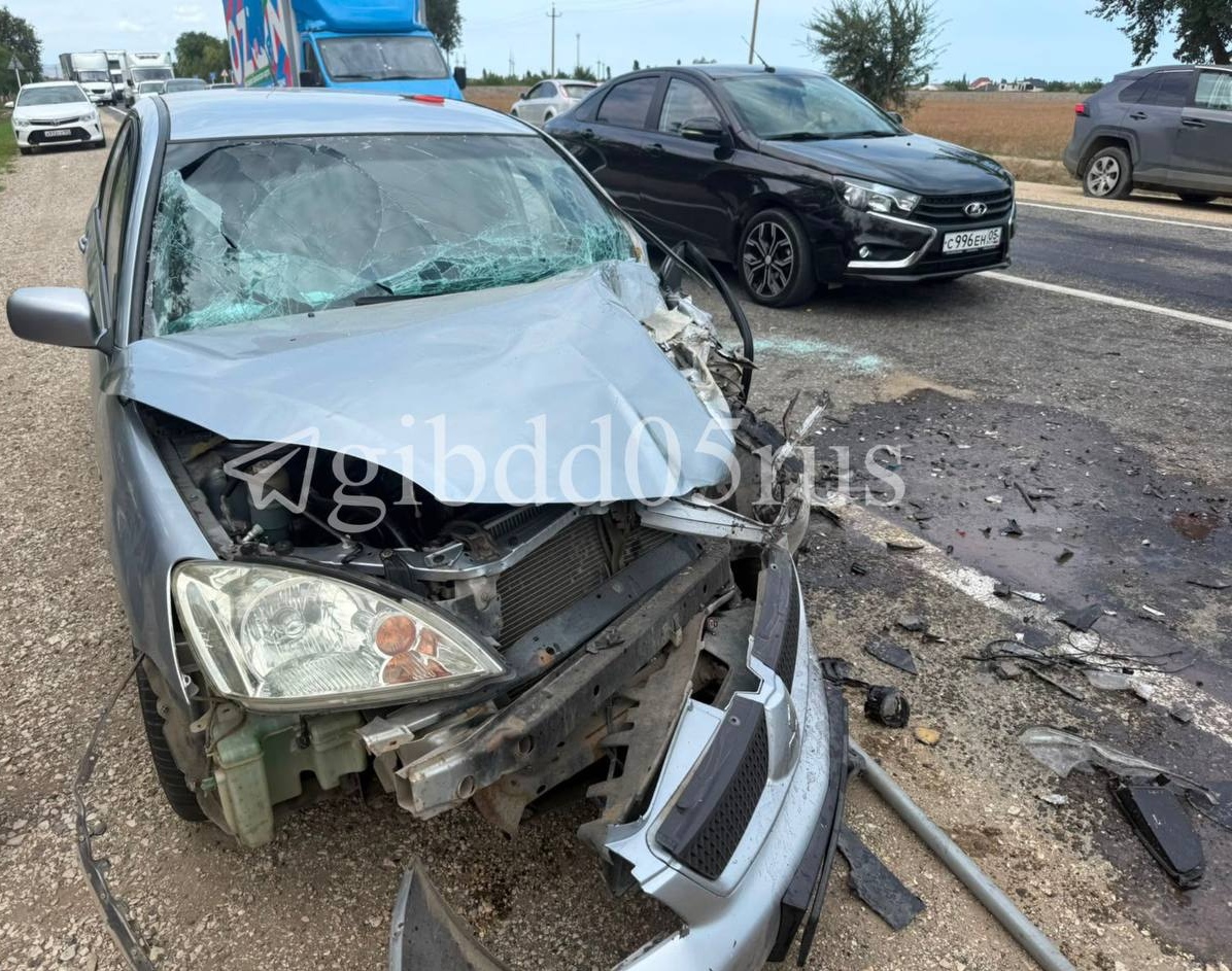 Пять человек пострадали при столкновении двух автомобилей в Дагестане